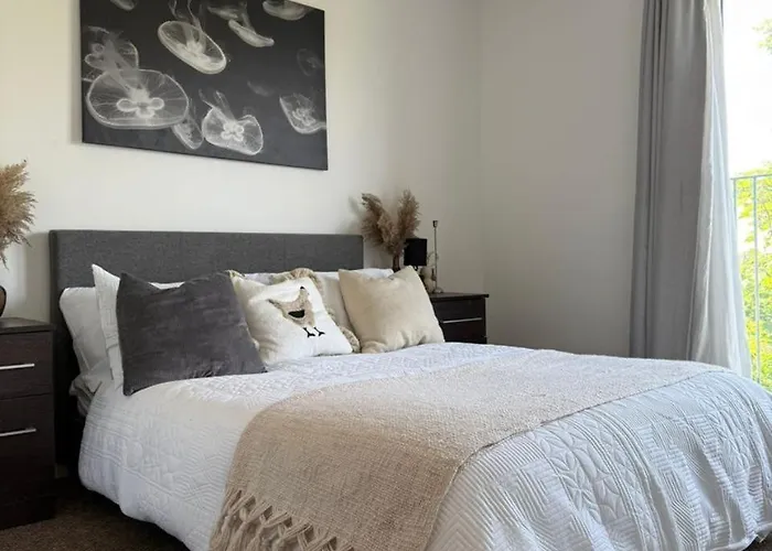 Cozy Room In A Shared Flat By Etihad And Coop Live Arena